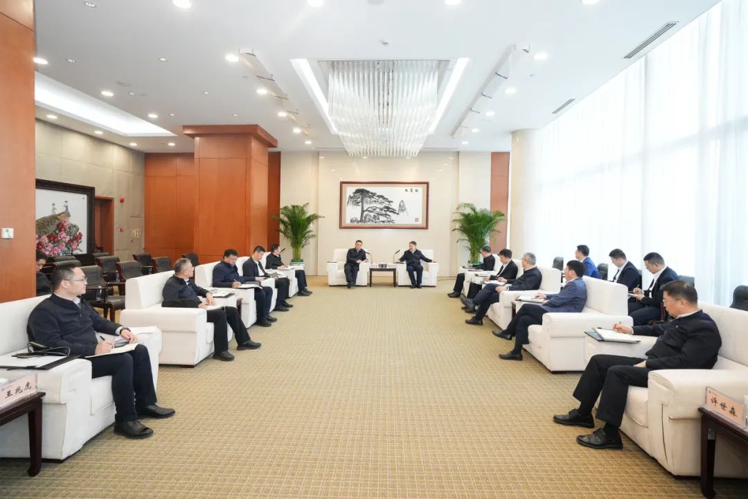 華能集團董事長溫樞剛、總經(jīng)理張文峰會見哈電集團董事長曹志安、總經(jīng)理黃偉